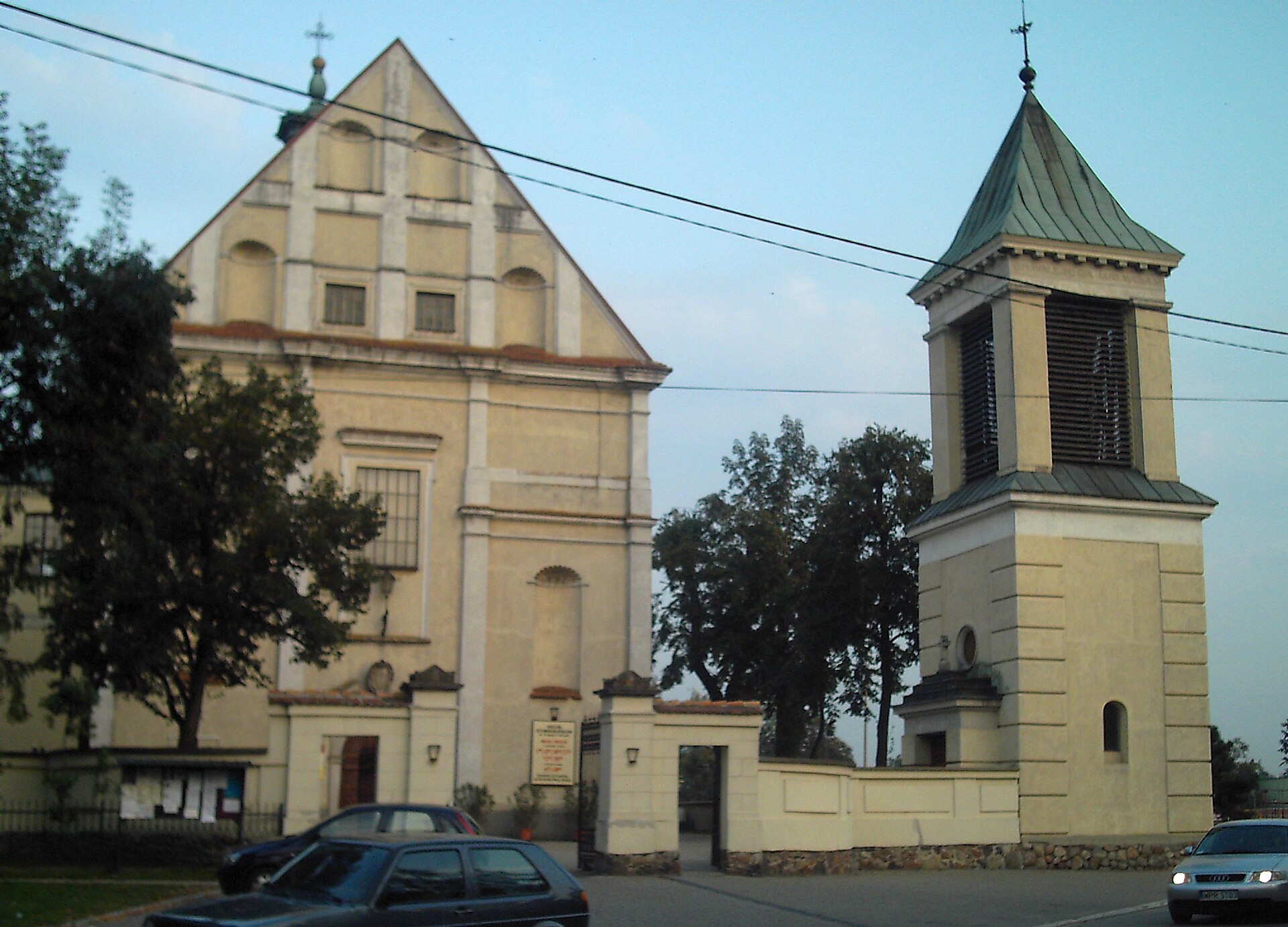 Kościół w Raszynie z dzwonnicą